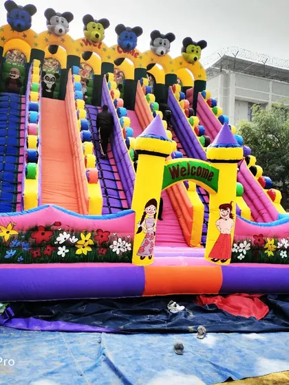 Our big 6-slider bouncy castle, measuring 26x30 feet, is a high-earner for rental businesses. It can entertain a large number of kids at once, making it perfect for fairs, festivals, and big parties.