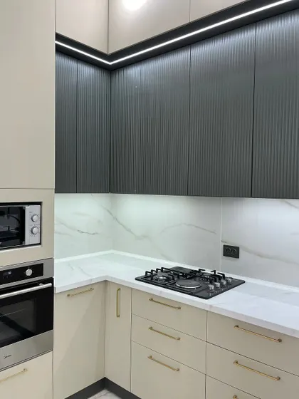 A detail shot of the fluted texture on the upper cabinets and the sleek, minimalist hardware on the lower drawers. I focus on these small details to elevate the overall design of the kitchen.