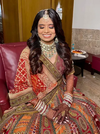 A happy bride is the most beautiful bride. Twinkle's joyful smile completes her stunning wedding look.