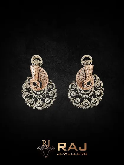 Embrace timeless elegance with this stunning gold pendant and earring mounting set. The design features a modern paisley shape crafted from intricate filigree, offering a perfect blend of sophistication and style for your custom piece.