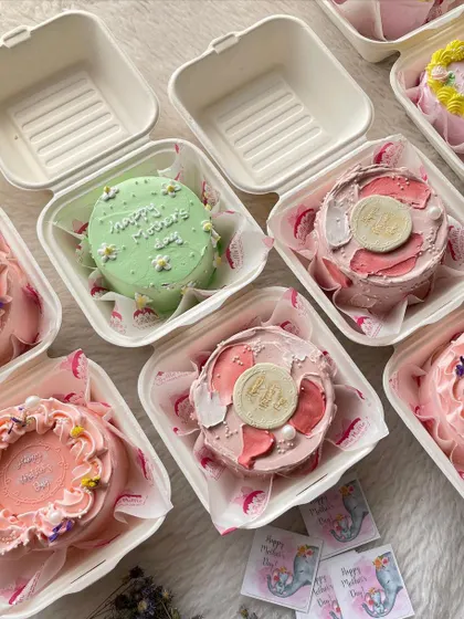 More of the Mother's Day bento cake collection. It was a joy to make so many different pretty cakes for all the amazing moms.