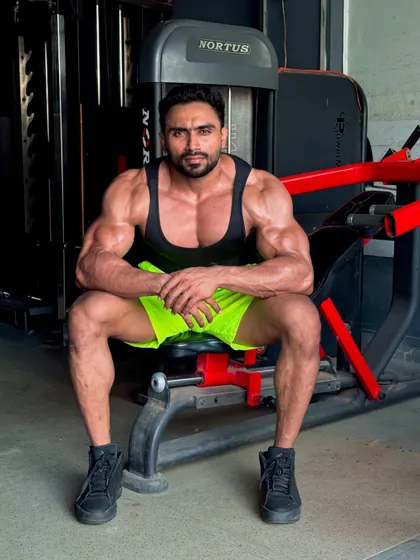 A moment of rest between sets.