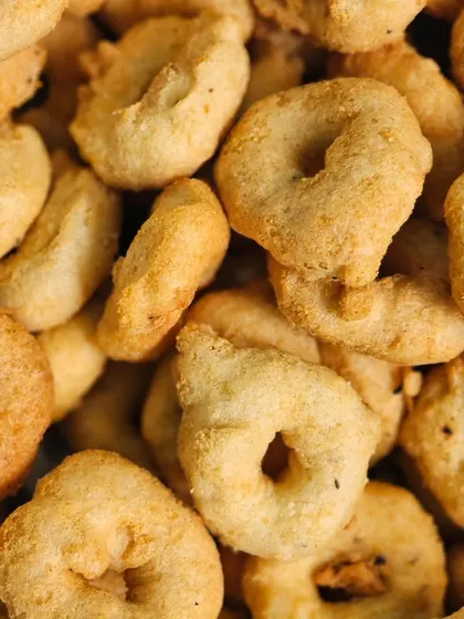 A pile of crispy, savory Medu Vadas, a classic South Indian snack.