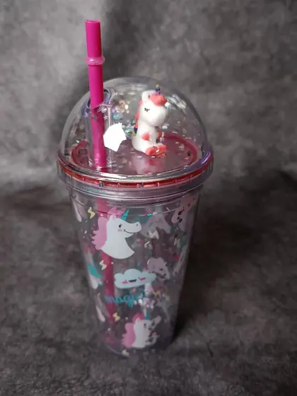 A fun and whimsical unicorn sipper cup. This 600 ml cup has a unicorn figure inside the dome lid and comes with a straw, making it a magical gift for kids or unicorn lovers.