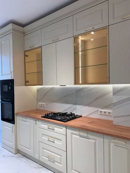 This image shows the seamless integration of a tall unit with a built-in oven into the classic kitchen design, demonstrating how we blend timeless style with modern convenience.