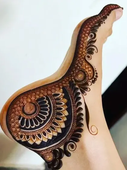 My services are not just for hands. I also create beautiful and intricate leg mehndi designs, like this elegant paisley pattern that flows along the side of the foot. It’s a popular choice for brides and guests who want something extra special.