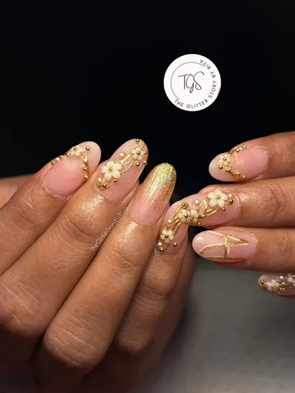 A full view of this ornate bridal set, featuring 3D floral vines, a gold glitter ombré accent nail, and a personalized initial.