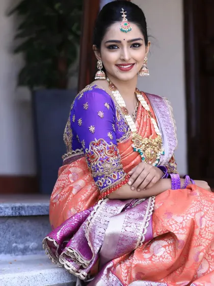 This client is wearing a full South Indian bridal set, including a statement maang tikka and jhumkas.