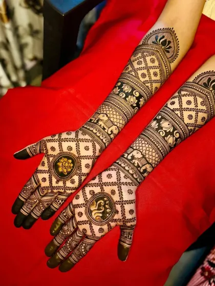 A classic design with elephants and lotus mandalas, perfect for any festive occasion.