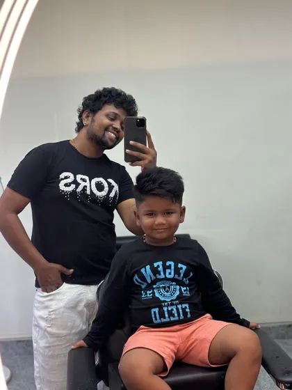 A mirror selfie with Arya, the "Junior Drama" star from Zee Kannada.
