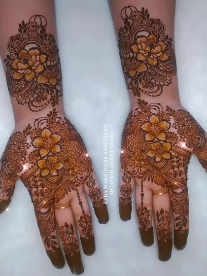 This beautiful floral design with yellow shading is a great choice for Eid or other festive occasions.