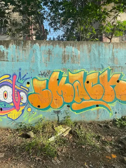 A quick, fun throw-up session. Sometimes it's not about a complex piece, but about the speed and style of a simple throwie.