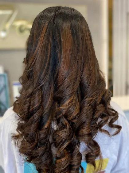 A fresh new look with our transformative touch. These bouncy curls and rich highlights are the perfect combination for a glamorous style.