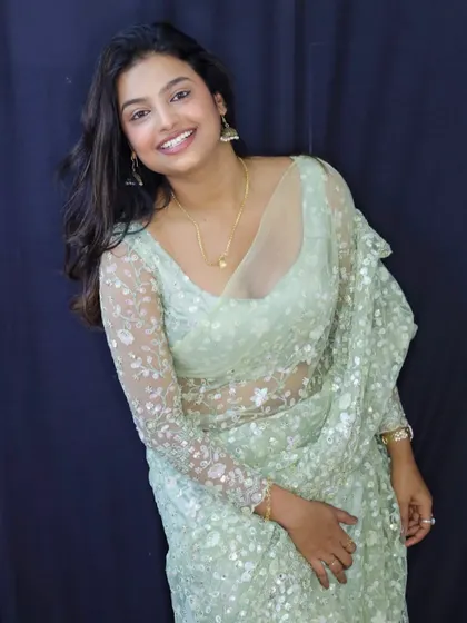 Another happy portrait of Sonu, showcasing the beautiful fit and design of the saree.