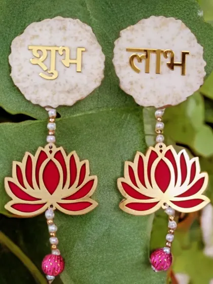 Getting your home ready for the festive season? These Shubh Labh hangings are perfect for your doorway to welcome good fortune. I make them with a lovely marble-effect resin base and detailed lotus hangings.