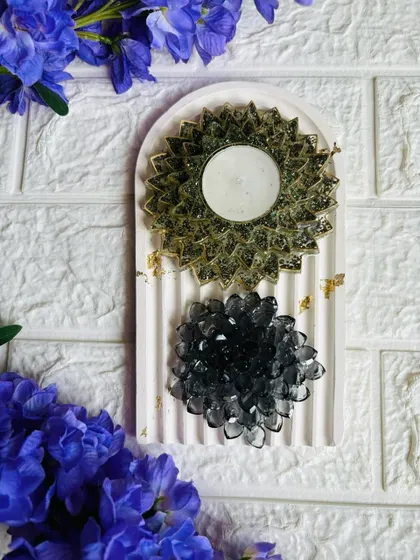 This simple, elegant arrangement on the gypsum tray is perfect for a minimal yet luxurious home decor aesthetic.