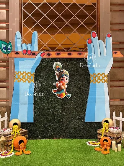 A duplicate of ID 284, showing the unique and interactive photo booth.