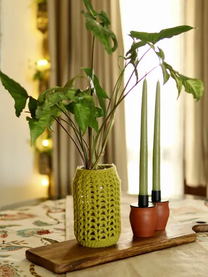 A simple yet strong statement with this lacy green vase cover. It’s a versatile piece that can dress up any jar or vase.