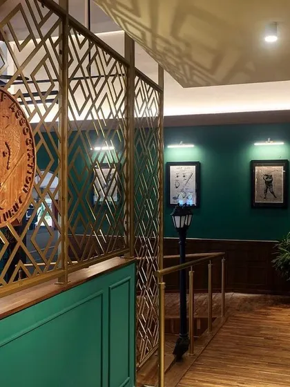 Detail is everything in lighting design. At the KGA bar, I used focused spotlights to catch the texture of the brass decorative screen and highlight the club's emblem, turning architectural elements into key visual features.