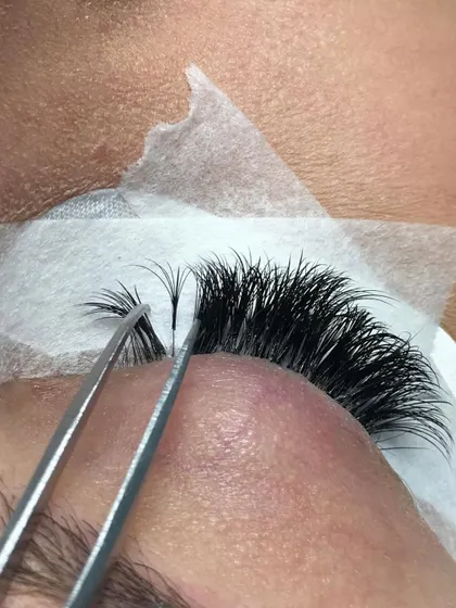 This is what amazing lash retention looks like. This set is over a month old, and the lashes are still holding strong. This is thanks to proper application and using the best quality adhesive.