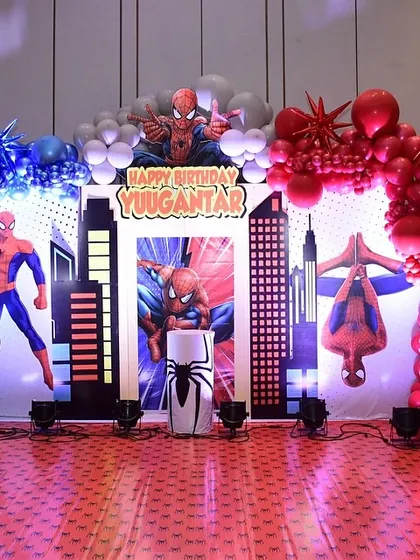 Another view of the dynamic Spider-Man stage, showing the light-up number '4' and multiple character cutouts for a high-impact look.