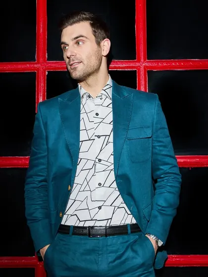 The Teal Green linen suit paired with a geometric print shirt. This combination is all about keeping your fashion score 10/10, even when comfort is a high priority.