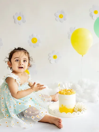 This little girl had a love-hate relationship with her cake, which made for some hilarious and adorable expressions. Her daisy-themed cake smash was so much fun to shoot.