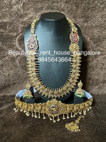 A long antique haram with multi-color stone accents, paired with a matching vaddanam. This set is perfect for layering.