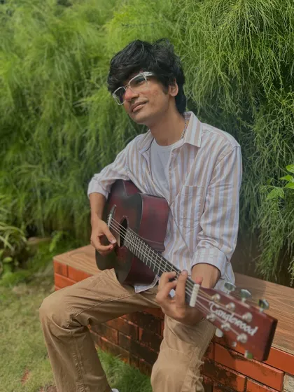 Another shot from my outdoor session. The combination of nature and music always inspires me.