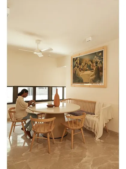 The combination of a bench and chairs around the dining table creates a relaxed, informal dining experience.