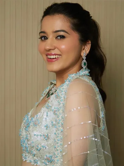 A portrait of the same look, showcasing the beautiful smile and the fresh, youthful makeup.