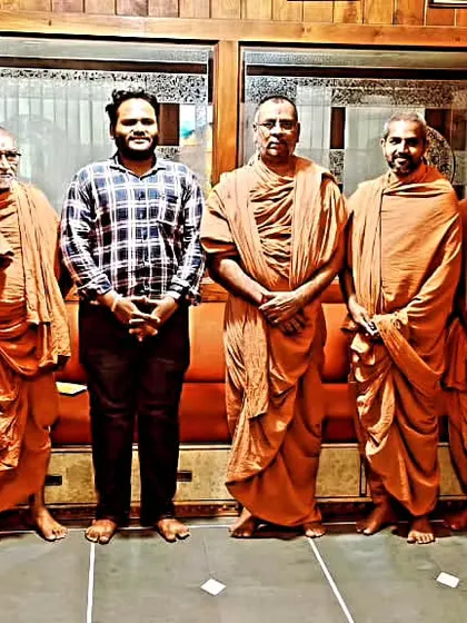 I was invited to provide a health check-up for all the Swaminarayan saints who had gathered in Vashi. It was a deeply fulfilling experience to serve these spiritual leaders and be showered with their blessings.