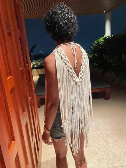 The back of my macrame cape features a simple V-shape with a tie, making it adjustable and easy to wear. The long fringe creates a beautiful, flowing silhouette from every angle.