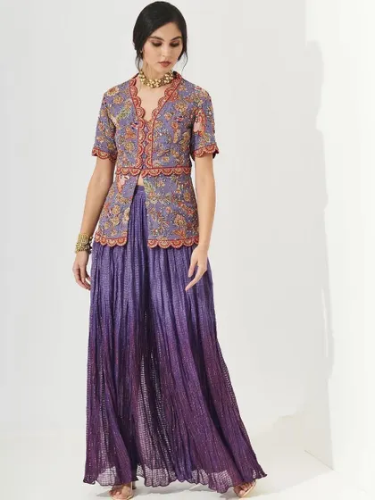 For this Shopverb look, I created a polished makeup style with a defined eye and a neutral lip. It complements the purple tones of the ethnic wear without being distracting.