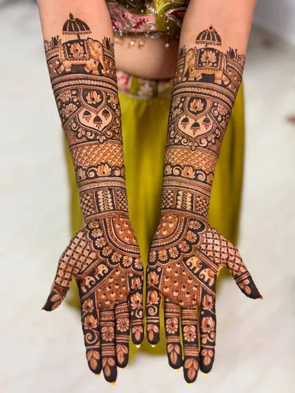 A straight-on view of the elephant procession mehendi, perfect for a bride wanting a grand and royal look.