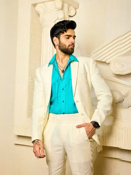 A full-length view of the off-white suit, showcasing its relaxed yet sophisticated silhouette. It’s a versatile piece for any man who wants to look effortlessly stylish.