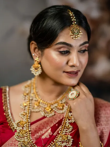 A close-up of the antique bridal set, showing the intricate details on the choker, haaram, and the matching statement ring.