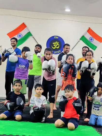 A great turnout for our Sunday Muay Thai session. We welcome everyone, from beginners to experienced strikers, to come and have fun while learning the art of eight limbs.