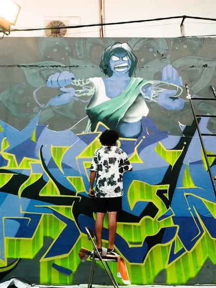 Getting the details right during the Jakarta jam. This shot shows the scale of the wall and the different elements coming together.