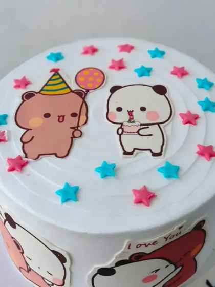 The sweet and simple star decorations complement the cute bear characters perfectly.