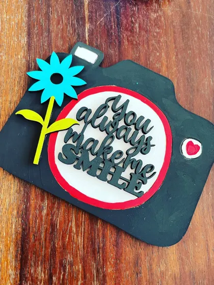 Share this adorable camera-shaped fridge magnet with someone who always makes you smile. It's a cute and heartfelt little gift.