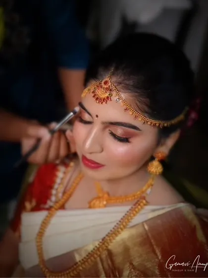 A close-up of the makeup application process. I use precise techniques and high-quality products to achieve a perfect and long-lasting finish.