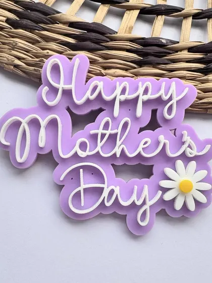 Our "Happy Mother's Day" charm in a beautiful lilac color. The script font and daisy detail make it a special piece.