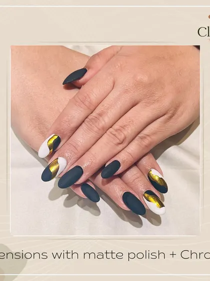 Matte and chrome are a match made in heaven. This design combines a matte black polish with a striking gold chrome accent for a modern and edgy look.