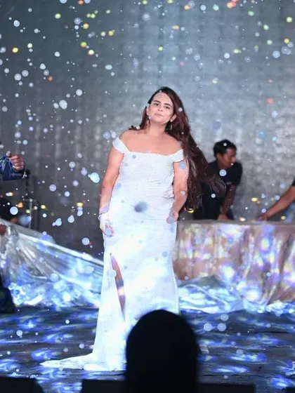 A dreamy performance with professional dancers and snow effects for an 18th birthday party. I choreograph for all kinds of special events.