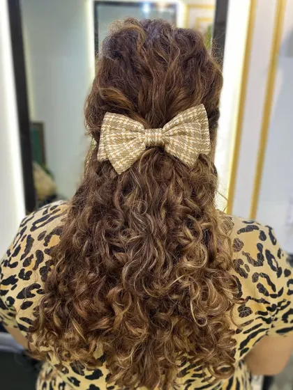 The final look: a simple, elegant, and cute way to style your curls for any occasion.