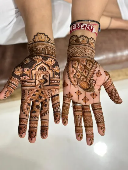 A lovely short-length design with peacock motifs.