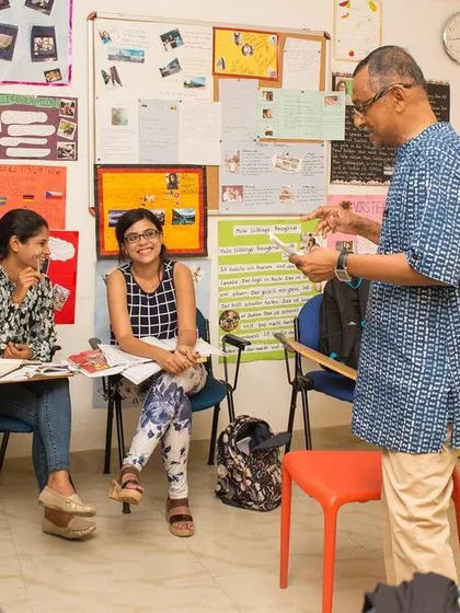 An instructor engages with students in a small group setting. This interactive approach ensures that learners are comfortable asking questions and clarifying doubts.
