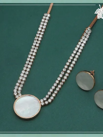 Inspired by the serene glow of the moon. The Moonlight Shell set from our Zira collection features iridescent mother of pearl paired with sparkling diamonds, creating a piece of tranquil and sophisticated beauty.