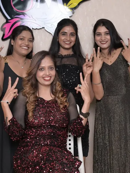 Victory signs all around. Celebrating the successful completion of another diploma batch.